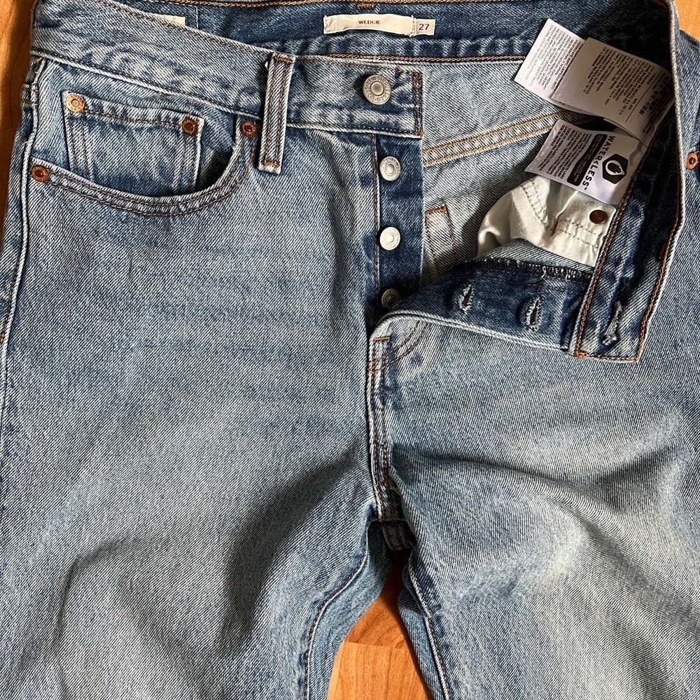 Levi's Classic Wedgie Blue Jeans with Brown Leather Patch sz 27 - Picture 7 of 11